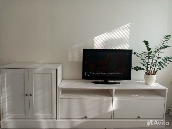Продаю тумбу под тв