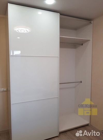 Шкаф с зеркалом