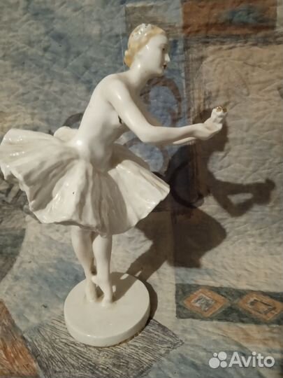 Статуэтка фарфор