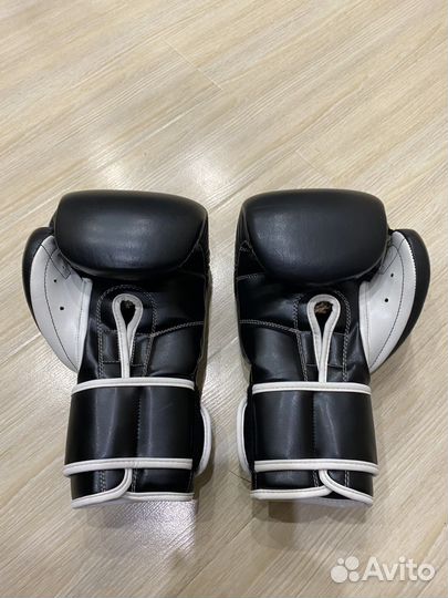 Боксерские перчатки