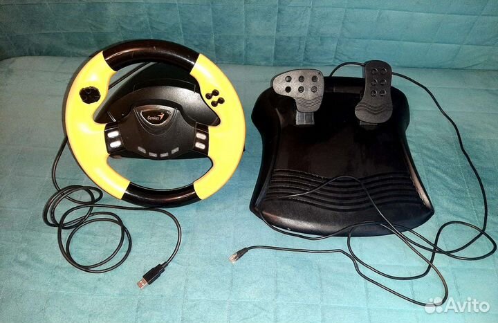 Игровой руль с педалями (джойстик)