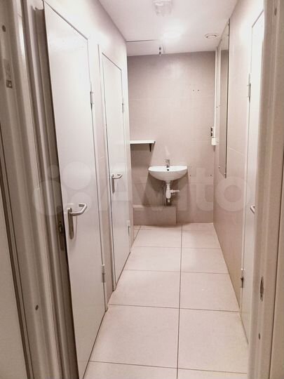 Торговая площадь на 3-м этаже,рядом с метро,672 м²