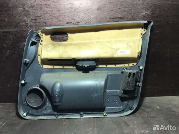 Обшивка боковой двери передняя левая Mitsubishi