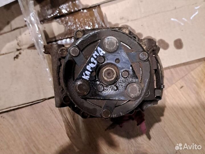 Компрессор кондиционера Mitsubishi Carisma