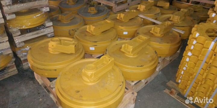 Колесо направляющее для экскаватора PC220-8MO