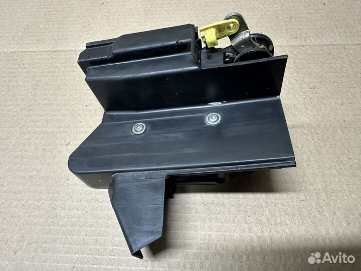 Замок задней левой двери Renault Sandero 2