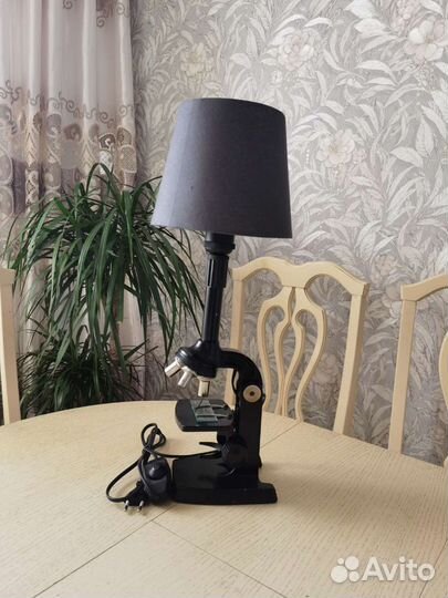 Лампа настольная из микроскопа