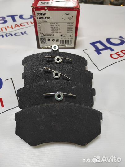 Колодки тормозные новые GDB430 Trw комплект