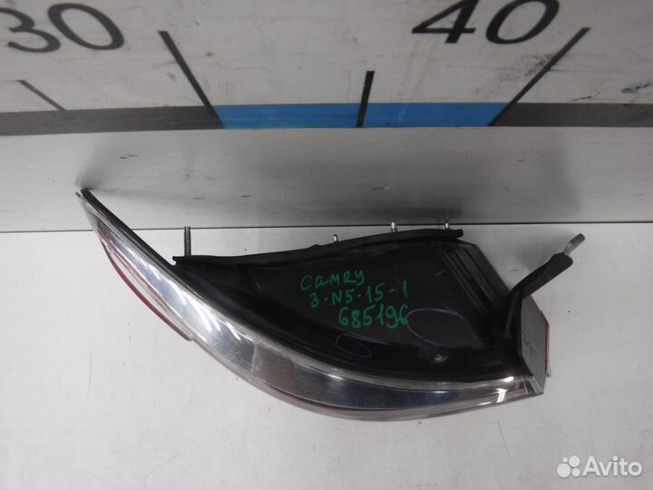 Фонарь задний наружный левый Toyota Camry