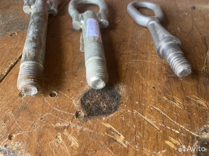 Буксировочный крюк