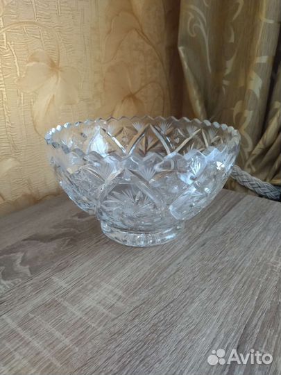 Большая хрустальная ваза