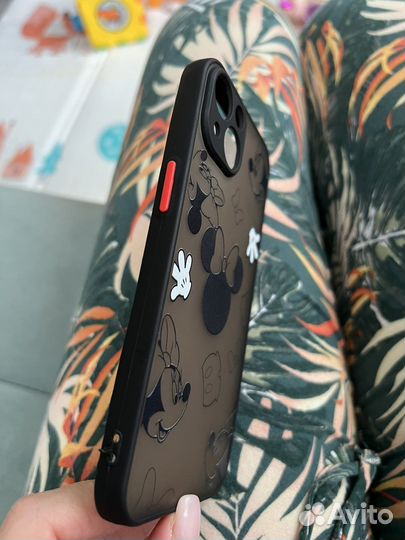 Чехол на iPhone 13