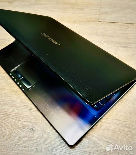 Ноутбук Asus i3 металлический