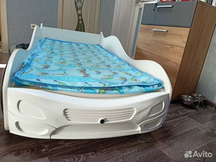 Детская кровать машина бу с матрасом