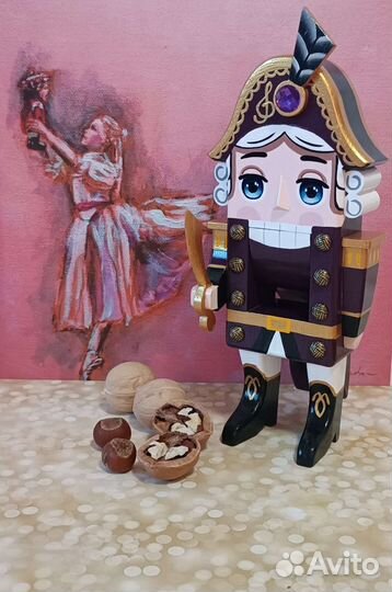 Щелкунчик 27 см Орехокол Пурпурный