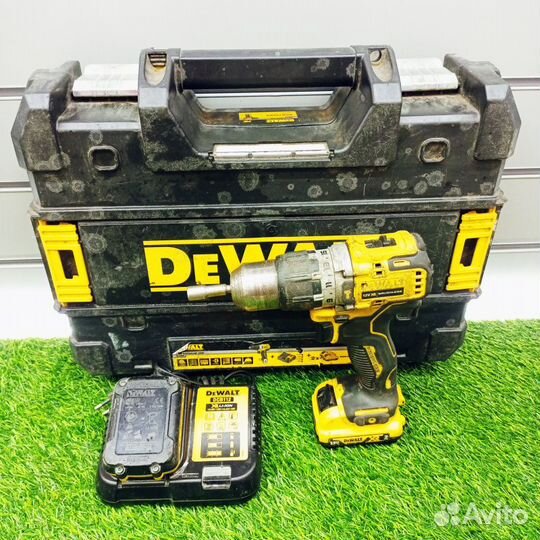 Шуруповерт Dewalt DCD706D2