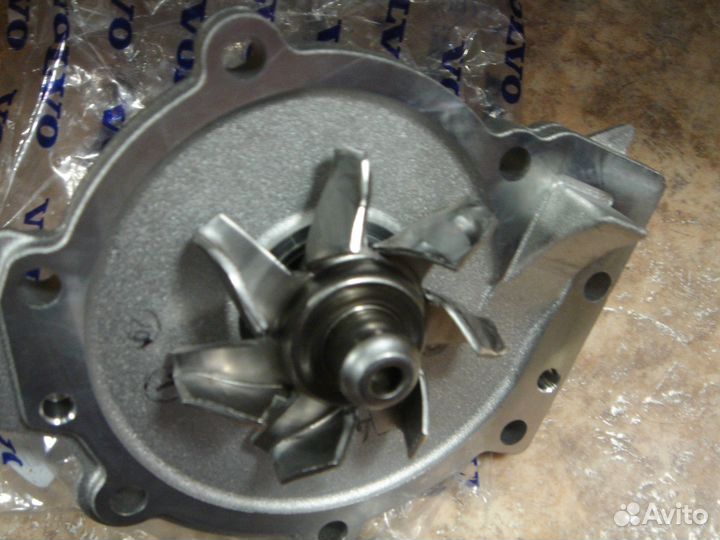 8694630 Насос Volvo оригинал Aisin D5244T