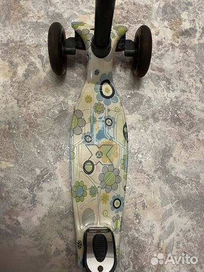 Самокат трехколесный