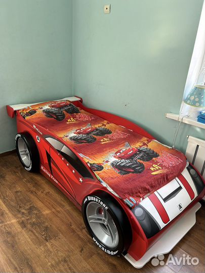 Детская кровать машинка