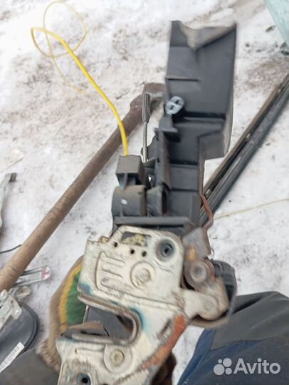 Замок двери мерседес w210