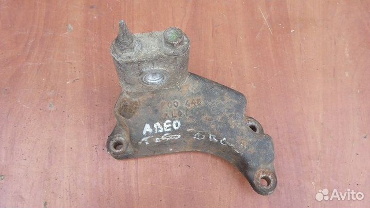 Кронштейн двигателя левый Chevrolet Aveo T250