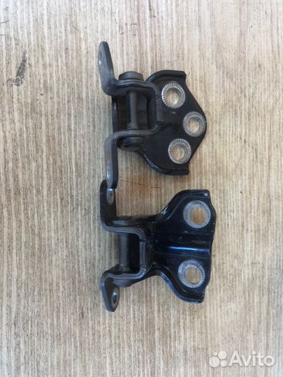 Петли двери задние левые Ssangyong Kyron