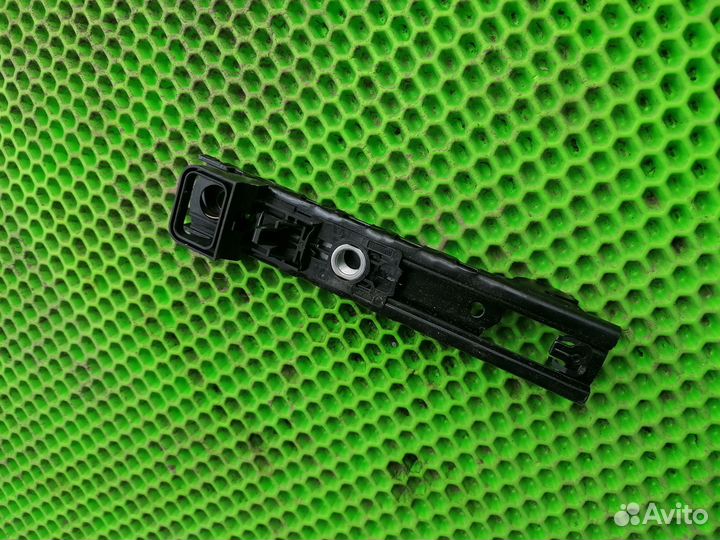 Фиксатор ремня по высоте на VW Passat B8 2015-2019