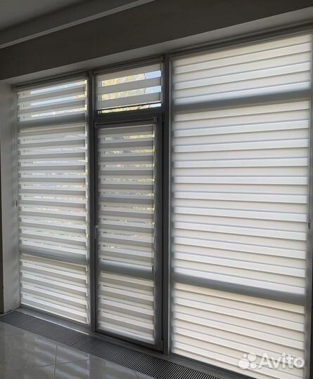 Рулонные шторы «День-ночь» серый