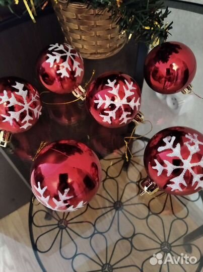 Разные новогодние игрушки