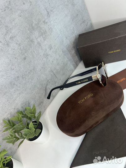 Солнцезащитные очки том форд