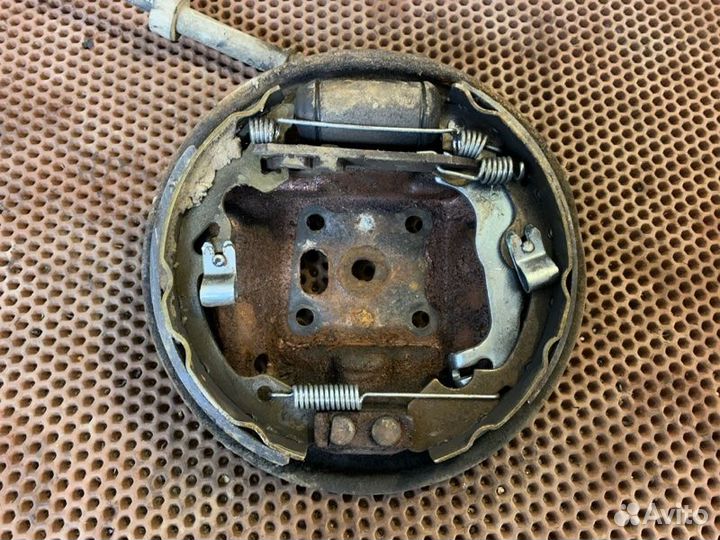 Щит тормозной задний левый Ford Focus 1 легковой