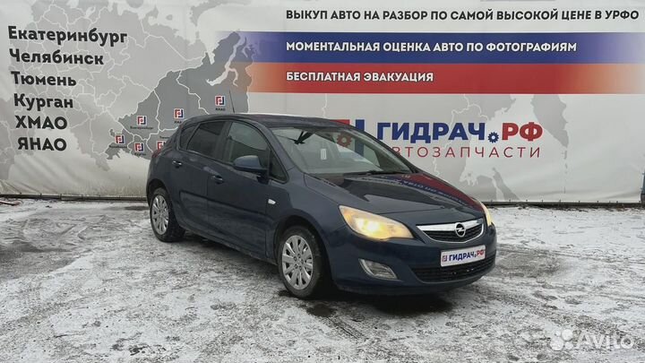 Шкив водяного насоса (помпы) Opel Astra (J) 55565004