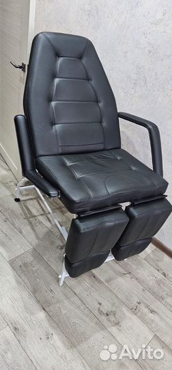 Педикюрно-косметологическое кресло