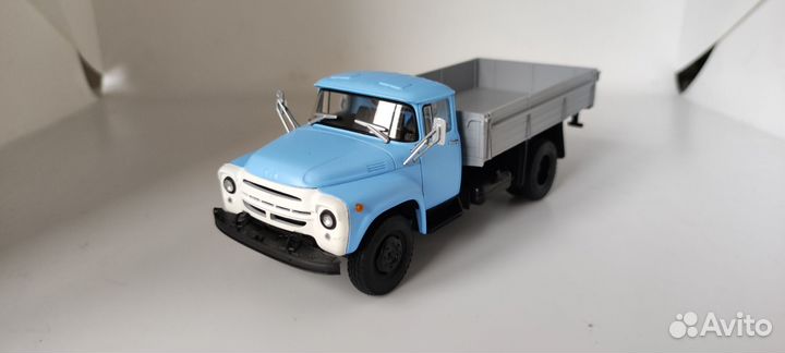 1:43 ЗИЛ-130 бортовой. Аист