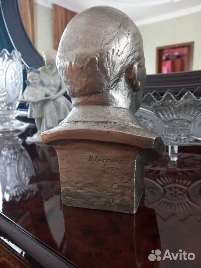 Бюст ленина