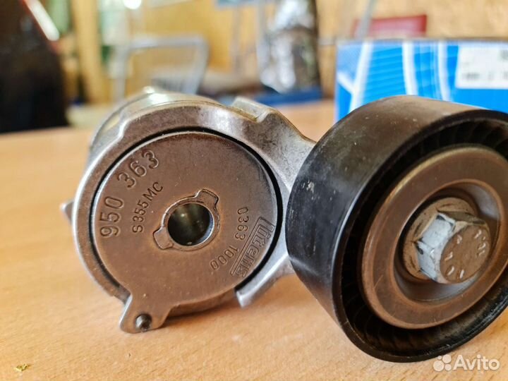 Ролик с натяжителем приводного ремня