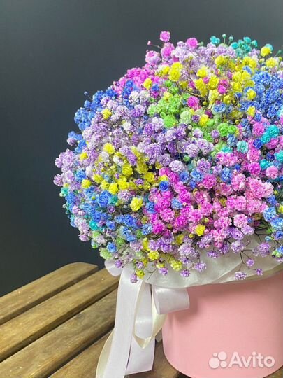 Композиция из радужной гипсофилы