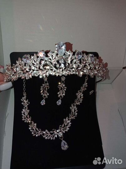 Диадема, серьги, ожерелье