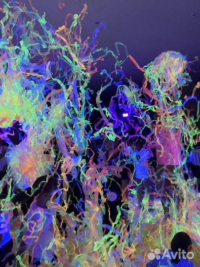 Человек пружина неоновое шоу