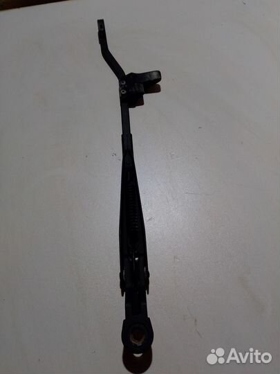 Поводок стеклоочистителя (задний)