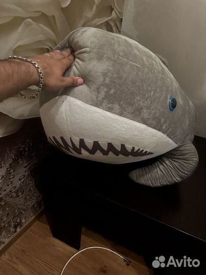 Большая мягкая игрушка акула