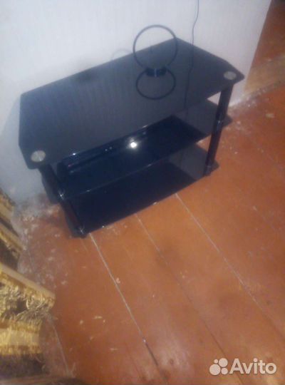 Стеклянная тумба под тв