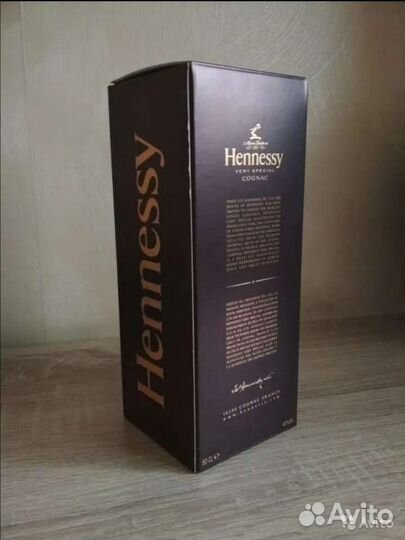 Коробка из под коньяка Hennessy