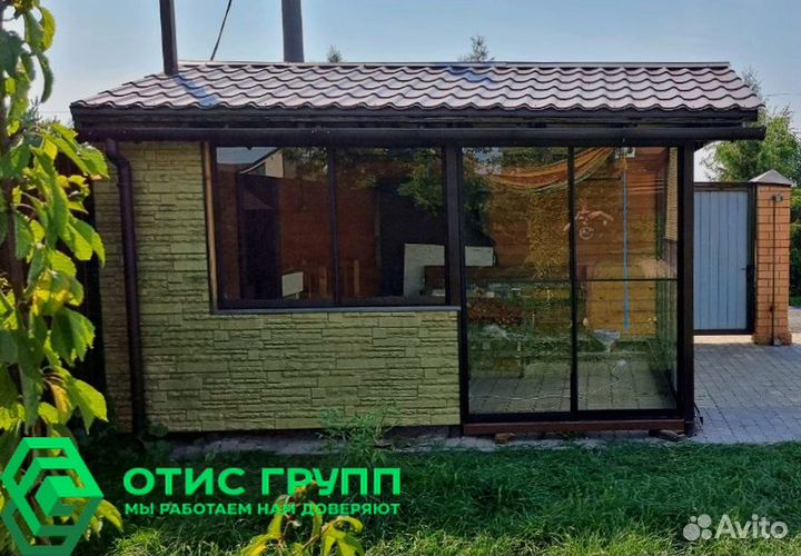 Фасадное остекление стеклянными дверями купе