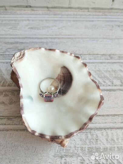 Подставка для украшений из ракушки с жемчужиной