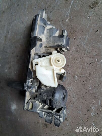 Ручка багажника на Mercedes W203