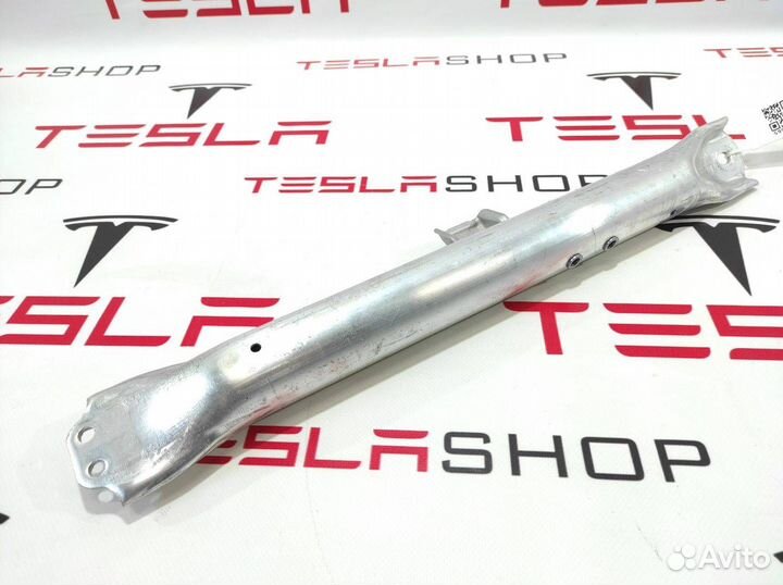 Распорка стоек Tesla Model S 2015 1003617-00-E
