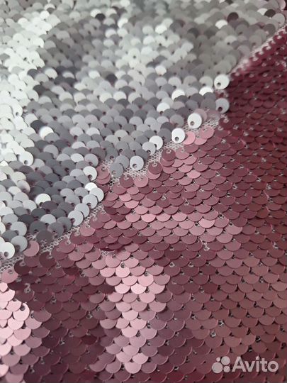 Отрез ткани с матовыми пайетками