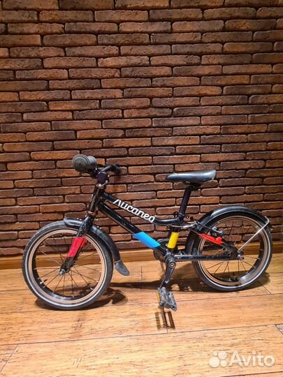 Продаю ультролегкий детский велосипед лисапед 16