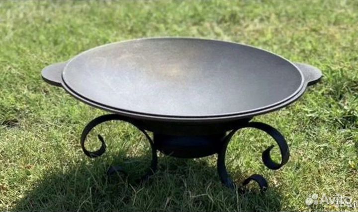 Садж чугунный с кованной подставкой